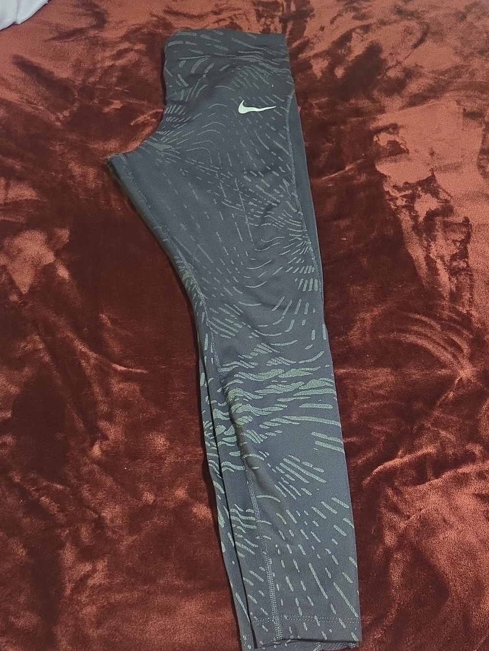 Nike Wemen Black & Light Gray Patterned Leggings